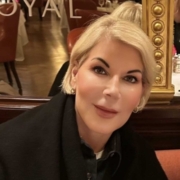 michelle-paris-booth-mirror-behind